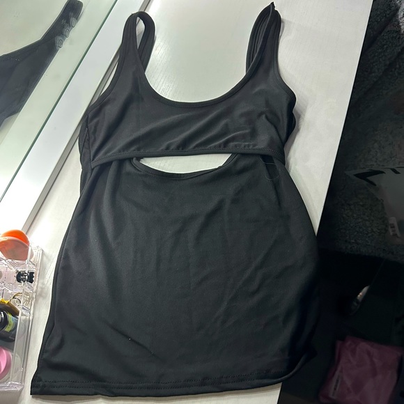 Brand new dresses - Picture 2 of 2